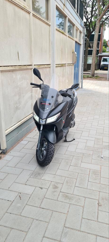 Aprilla, Fietsen en Brommers, Scooters | Aprilia, Zo goed als nieuw, SR 50, Maximaal 45 km/u, Benzine, Ophalen