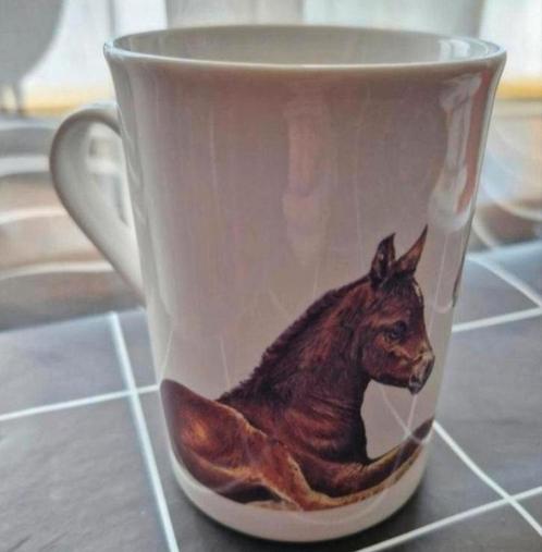 Beker met Paarden opdrukken, Huis en Inrichting, Keuken | Servies, Zo goed als nieuw, Kop(pen) en/of Schotel(s), Overige stijlen