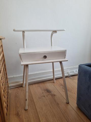 Vintage venesta tafeltje beschikbaar voor biedingen