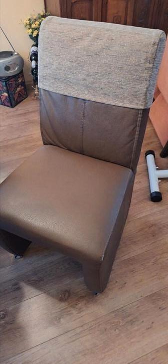 4 eetkamer stoelen beschikbaar voor biedingen