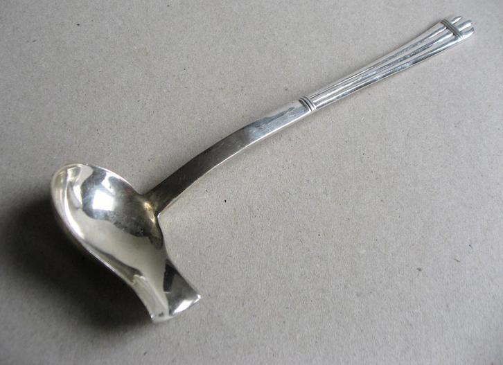 Mooie verzilverde sauslepel, asperge of botersaus, Antiek en Kunst, Antiek | Bestek, Ophalen of Verzenden