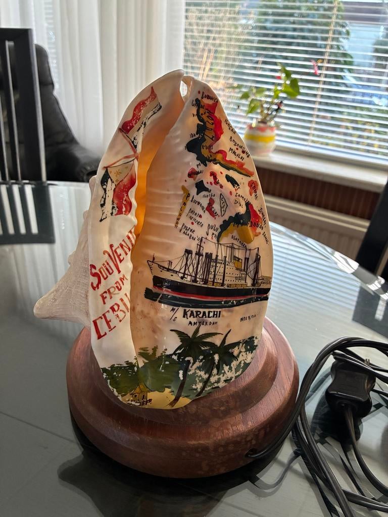 Vintage souvenir schelplamp met schip en tekst, Ophalen of Verzenden, Gebruikt, Hout, Minder dan 100 cm