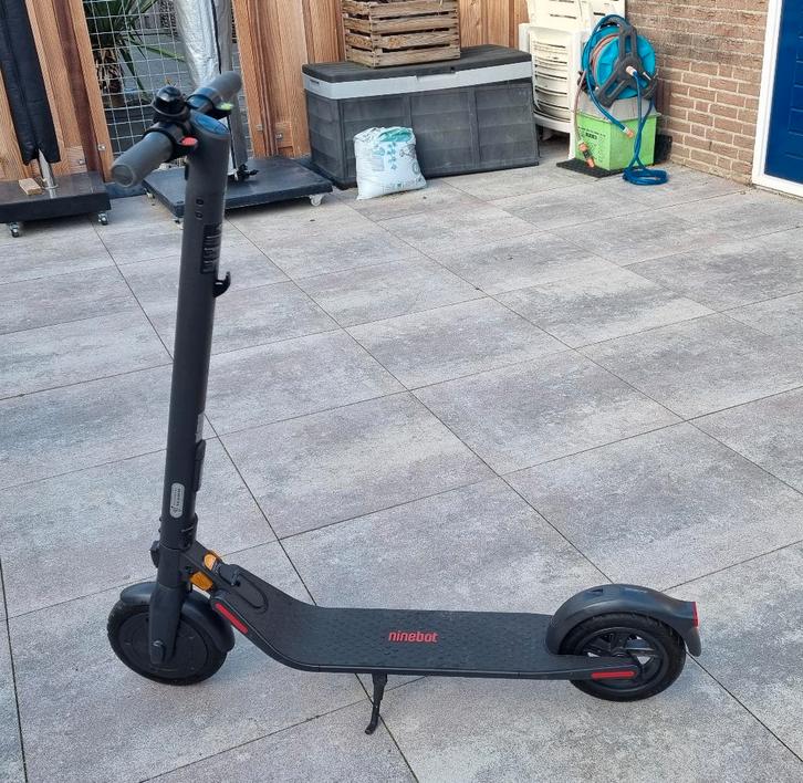 Ninebot E22E in nette staat met nieuwe accu., Fietsen en Brommers, Steps, Gebruikt, Elektrische step (E-scooter), Ophalen