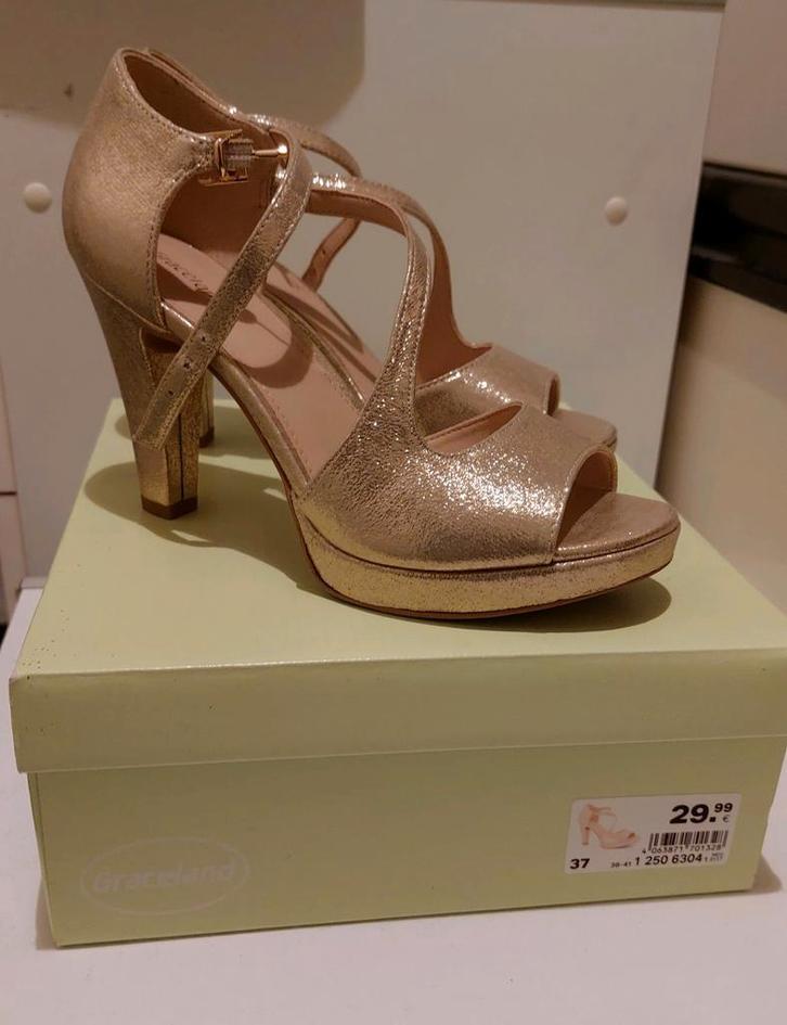 Graceland Gouden Sandalettes Hakken Maat 37, Kleding | Dames, Schoenen, Zo goed als nieuw, Overige kleuren, Ophalen of Verzenden