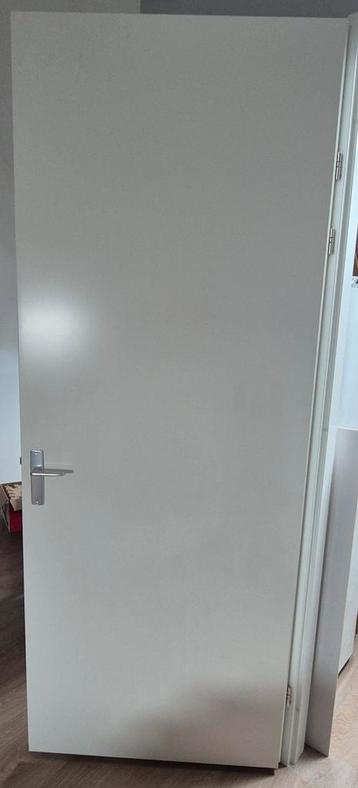 Mooie witte opdekdeur!  beschikbaar voor biedingen