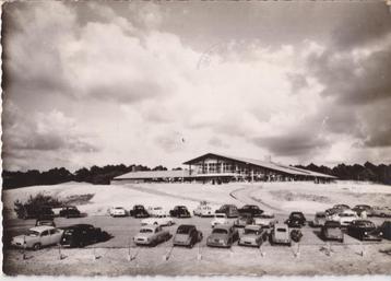 Frankrijk, CapBreton met auto's, Renault Fregate, Simca beschikbaar voor biedingen