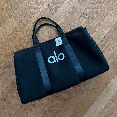 ALO YOGA - TRAVERSE DUFFLE BAG - NEW, Sieraden, Tassen en Uiterlijk, Tassen | Reistassen en Weekendtassen, Nieuw, Zwart, Ophalen