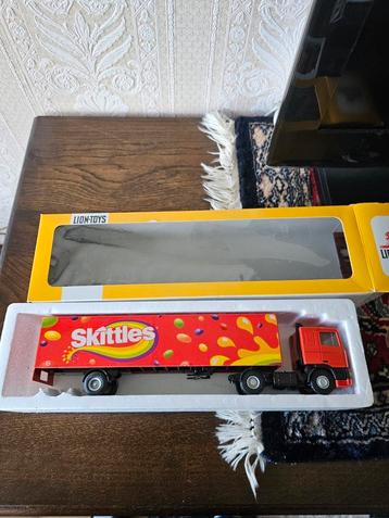 Daf 95 trailer lion car  Skittles met doos