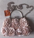 bruidstasje met roosjes Clutch  ( cremekleurig of beige ), Ophalen of Verzenden, Zo goed als nieuw, Beige, Accessoires
