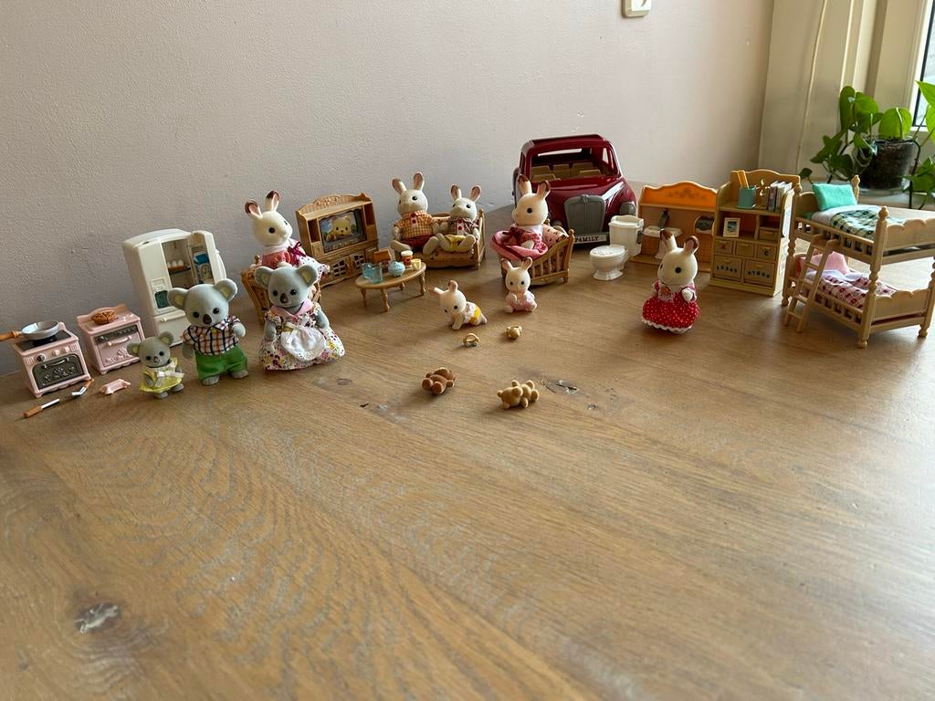 Sylvanian Families Set: Konijn, Koala, Woonkamer, Auto, Ophalen of Verzenden, Gebruikt, Toebehoren