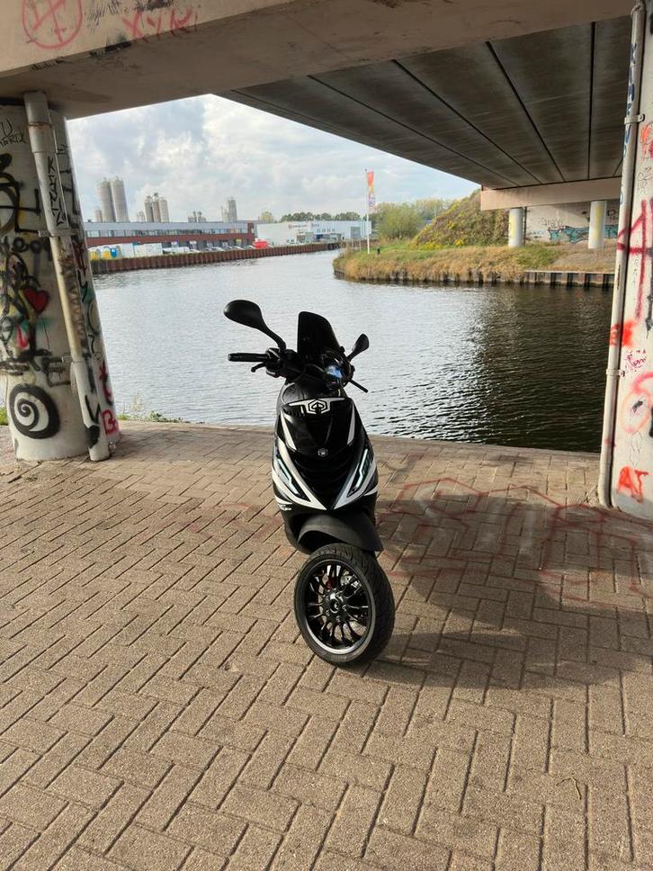 Piaggio zip 80cc, Fietsen en Brommers, Scooters | Piaggio, Zo goed als nieuw, Zip, Maximaal 45 km/u, Benzine, Ophalen
