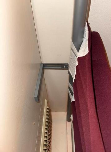 2 Sets Verstelbare Gordijnen met Stalen Buizen beschikbaar voor biedingen