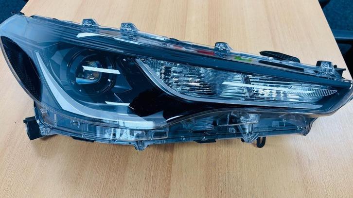 TOYOTA COROLLA CROSS LED KOPLAMP RECHTS HASCO16-183, Auto-onderdelen, Verlichting, Toyota, Gebruikt, Ophalen of Verzenden