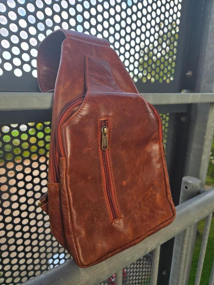 Lederen sling bag unisex, Sieraden, Tassen en Uiterlijk, Tassen | Schoudertassen, Zo goed als nieuw, Overige merken, Bruin, Leer