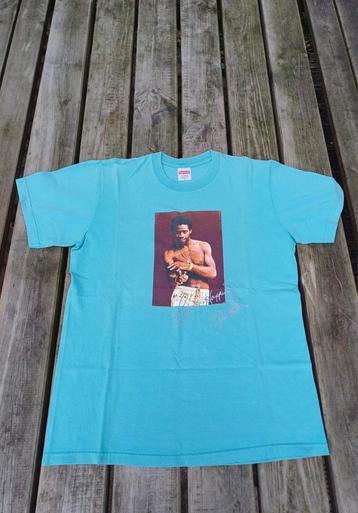 Supreme shirt beschikbaar voor biedingen