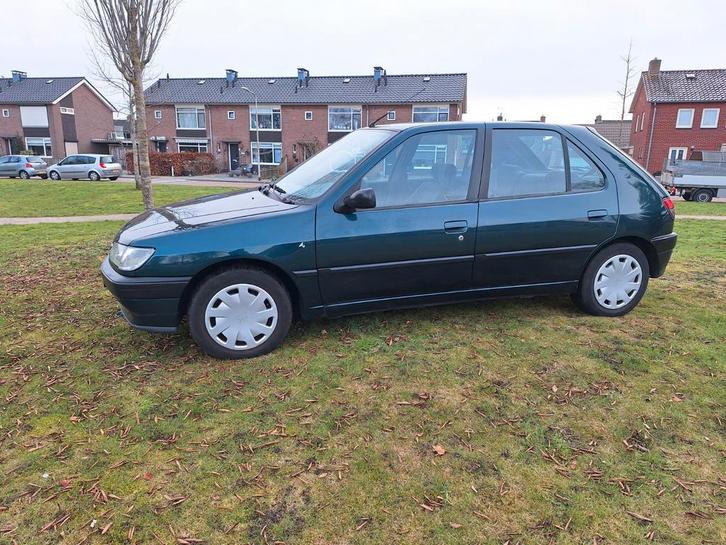Peugeot 306 1.8 XT AUT E2 1994 Groen, Auto's, Peugeot, Bedrijf, Boordcomputer, Elektrische ramen, Metallic lak, Radio, Benzine