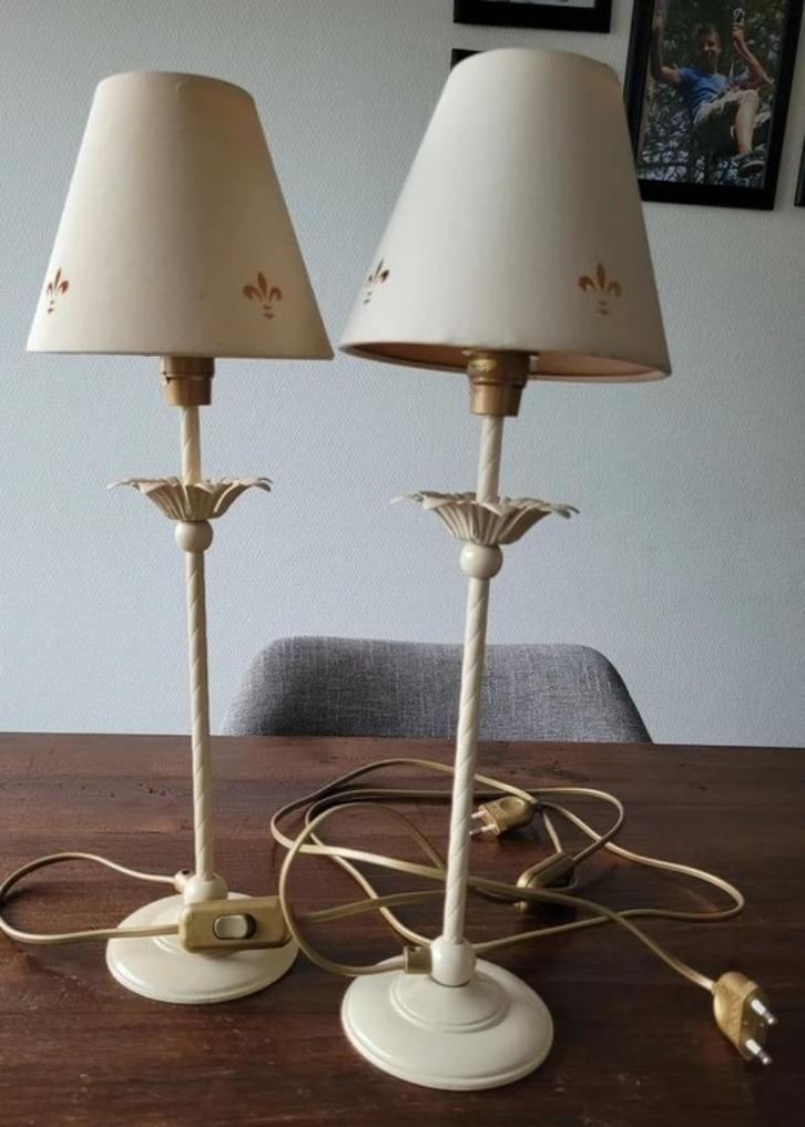 2x Tafellamp met Franse lelie, Huis en Inrichting, Lampen | Tafellampen, Gebruikt, Minder dan 50 cm, Metaal, Ophalen of Verzenden