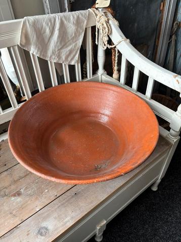 Oude aardewerken schaal carlotte antiek en brocante beschikbaar voor biedingen