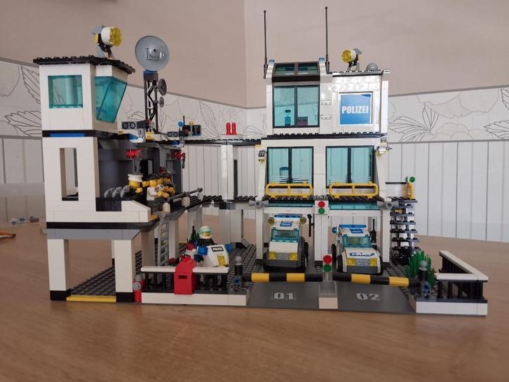 Lego City – 7744 Politiebureau, Kinderen en Baby's, Speelgoed | Duplo en Lego, Zo goed als nieuw, Lego, Complete set, Ophalen of Verzenden