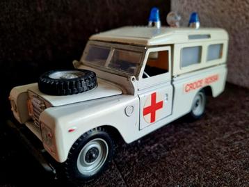 Landrover Ambulance Schaalmodel beschikbaar voor biedingen
