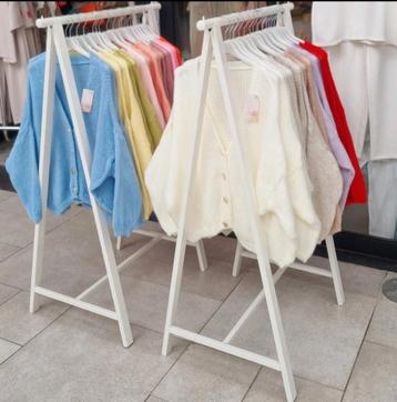 Kledingrekken te koop beschikbaar voor biedingen
