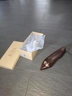 Niet gratis nette pump bruin mt 38 lage blokhak, Verzamelen, Ophalen of Verzenden, Zo goed als nieuw, Figuurtje