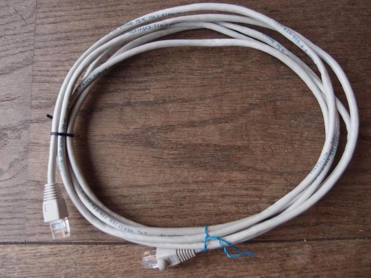 Cat. 5 Patch cable kabel UTP 3 meter lang, Computers en Software, Pc- en Netwerkkabels, Gebruikt, Ophalen of Verzenden