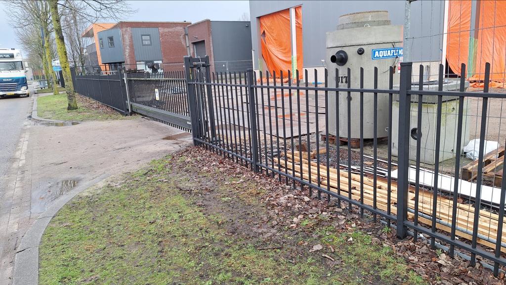 Heras Hekwerk 24 zonder poort, Tuin en Terras, Tuinhekken en Hekwerk, Gebruikt, Spijlenhekwerk, IJzer, Ophalen