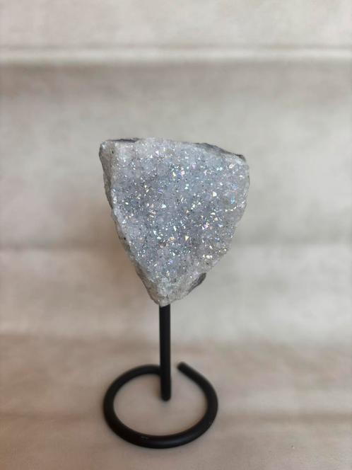 Druzy Kwarts Cluster op Standaard – 12 cm – 255 gram, Verzamelen, Mineralen en Fossielen, Mineraal, Ophalen of Verzenden
