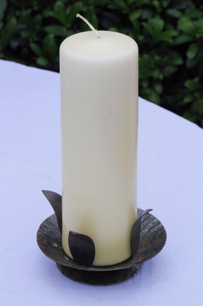 Grote oude kaars met bijpassende standaard 1980, Antiek en Kunst, Curiosa en Brocante, Ophalen of Verzenden