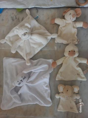 Babyspeelgoed en speelkleed beschikbaar voor biedingen