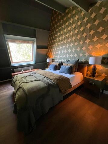 Luxe fluwelen bed 180x200 cm + 2 premium matrassen beschikbaar voor biedingen
