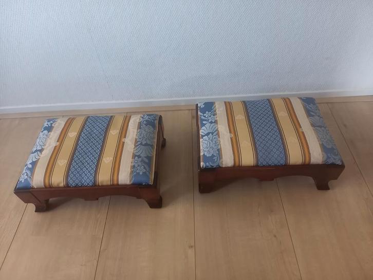 Voetenbankjes twee stuks uit Zweden. Setprijs., Antiek en Kunst, Curiosa en Brocante, Ophalen of Verzenden