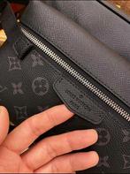 Louis Vuitton Outdoor Messenger Bag Nieuw, Overige merken, Zwart, Nieuw, Ophalen of Verzenden