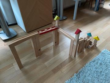 Houten knikkerbaan beschikbaar voor biedingen