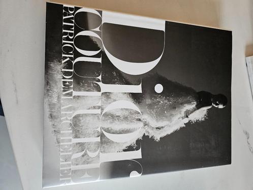 Dior couture tafelboek, Boeken, Kunst en Cultuur | Fotografie en Design, Zo goed als nieuw, Fotografen, Ophalen of Verzenden