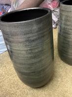 Te koop twee grote groene bloempotten, Tuin en Terras, Ophalen, Kunststof, Rond, Zo goed als nieuw