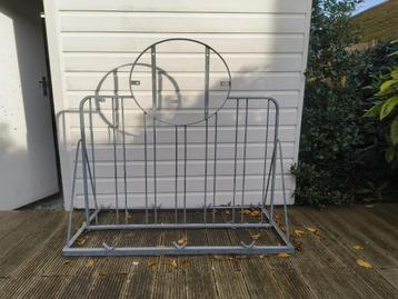 Fietsenrek met logo/reclame (x2) beschikbaar voor biedingen
