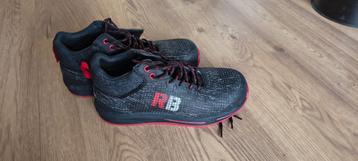 Mooie nieuwe Red Brick veiligheidsschoenen maar 43 beschikbaar voor biedingen