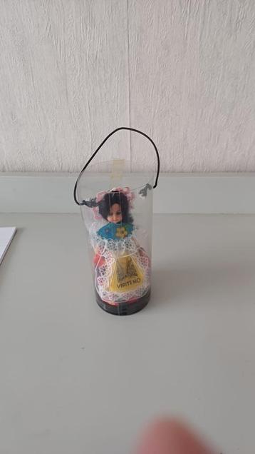 antiek poppetje beschikbaar voor biedingen