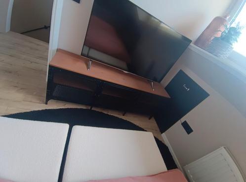 TV meubel zwart metaal/hout, FJALLBO IKEA, 150cm, Huis en Inrichting, Kasten | Roldeurkasten en Archiefkasten, Gebruikt, Minder dan 100 cm