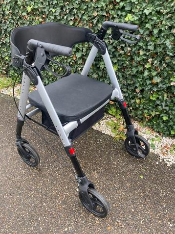 Gebruikte vermieren goliat brede rollator ( tot 200 kg ) beschikbaar voor biedingen