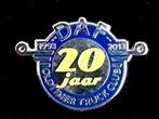 DAF Oldtimer Club 20 jaar speld blauw-geel-zilverkleur, Ophalen of Verzenden, Nieuw, Transport, Speldje of Pin