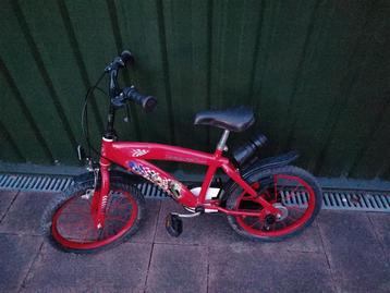 Te koop stoer crossfiets. 16 inch rood met bidon cars  beschikbaar voor biedingen