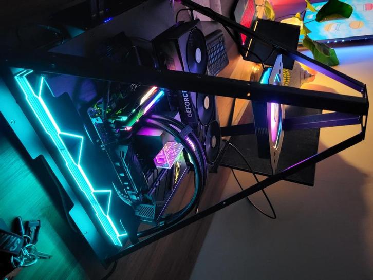 Azza Pyramid 804 |  Compleet & Unieke Custom PC, Computers en Software, Desktop Pc's, Zo goed als nieuw, 4 Ghz of meer, Met videokaart