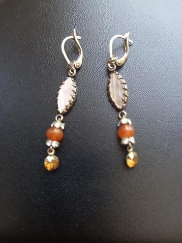 Oorbellen beschikbaar voor biedingen