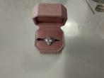 Big sparkling ring with big stone, Sieraden, Tassen en Uiterlijk, Ringen, Met kristal, Gebruikt, IJzer of Staal, 19 tot 20