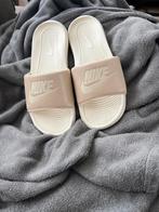 Nike Slippers Beige Maat 39, Kleding | Dames, Ophalen of Verzenden, Zo goed als nieuw, Beige