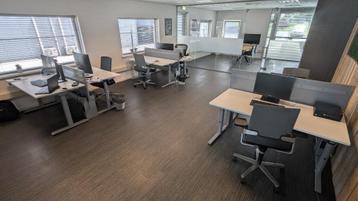4 Gispen bureaus + 2 zit/sta bureaus + stoelen + wanden  beschikbaar voor biedingen