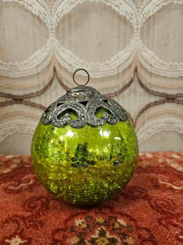 Groene heksenbal krakelee glazen kerstdecoratie kerstbal beschikbaar voor biedingen